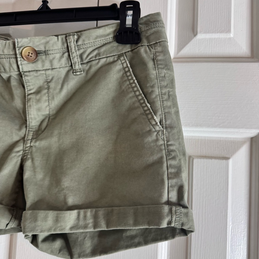 American Eagle Women's Midi Shorts Size 4 Olive Green Khaki Stretch Casual - Picture 3 of 9